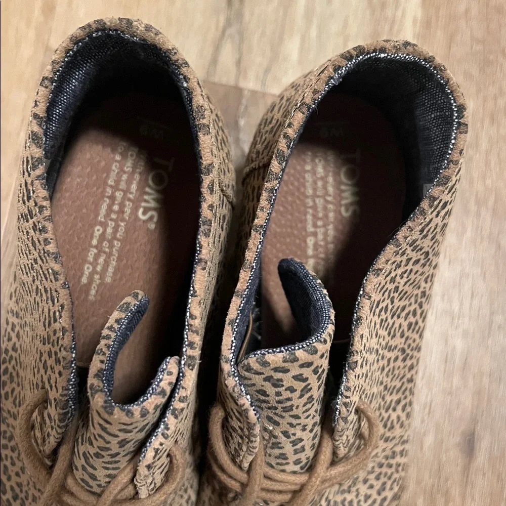 Tom’s lace-up ankle boots, cheetah print women’s size 9